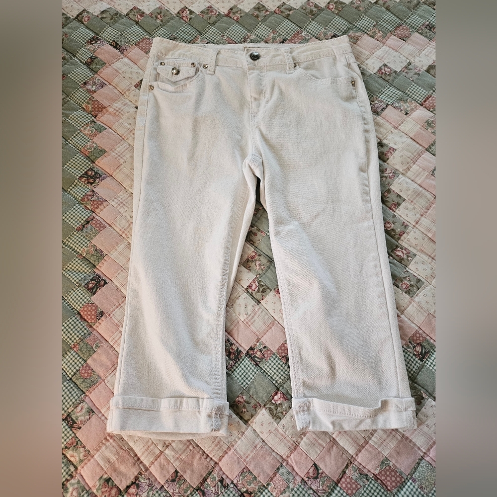 Earl Jean White  Capris With Jeweled Pocket Accents